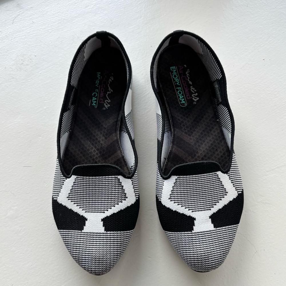Skechers Cleo Knit Flats Size 7.5 | Memory Foam Slip-On Black White